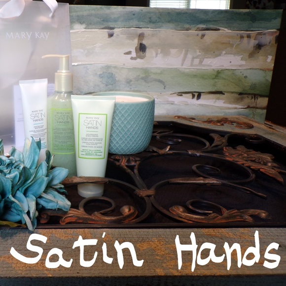 Satin Hands Set - Picture 1 of 1